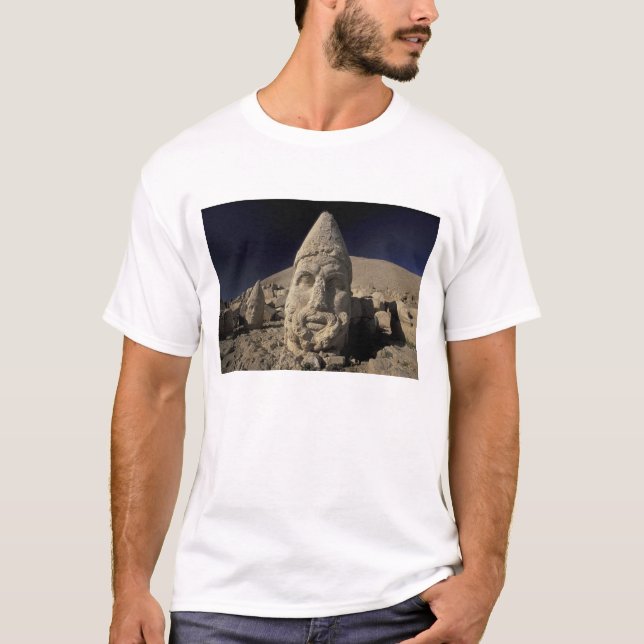 Europa, Turkiet, Kurdi. Nemrut Dagh. T Shirt (Framsida)