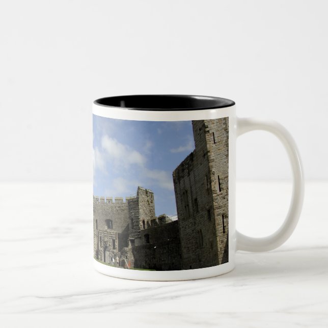 Europa, Wales, Caernarfon. Caernarfon Castle Två-Tonad Mugg (Höger)