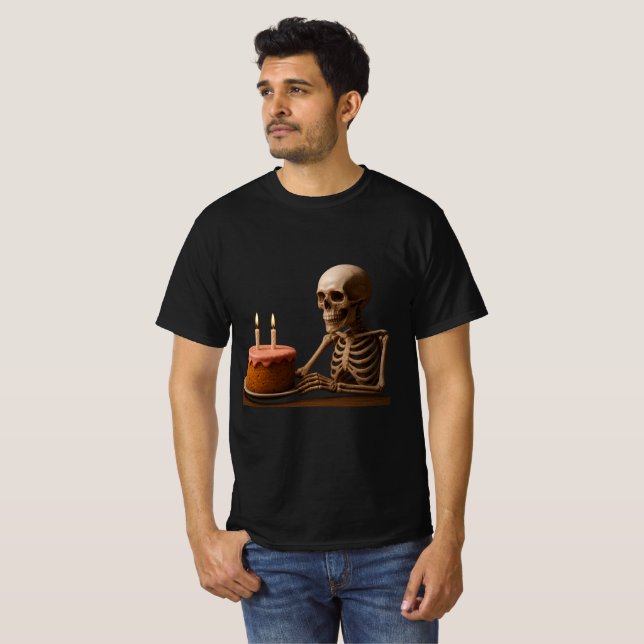 Even Skeletons Deserve a Birthday Slice T Shirt (Hel framsida)