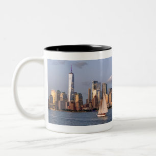 Evening Skyline Lower Manhattan.JPEG Två-Tonad Mugg