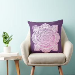 Everbloom Mandala Throw Pillow Kudde