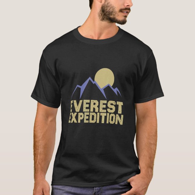 Everest Expeditions Mountain Exploration Äventyr T Shirt (Framsida)