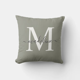 Evergreen Fog Elegant Script Monogram Kudde