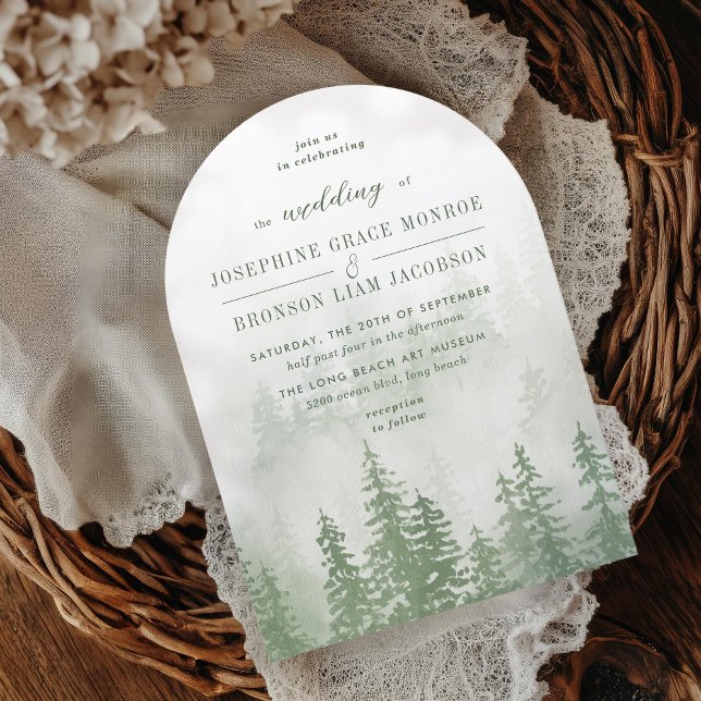 Evergreens i Fog-skogen i Grönt Bröllop Inbjudningar (Skapare uppladdad)
