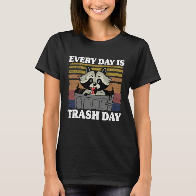 Every Day Is Trash Day Garbage Can Raccoon 3 T Shirt (Framsida)
