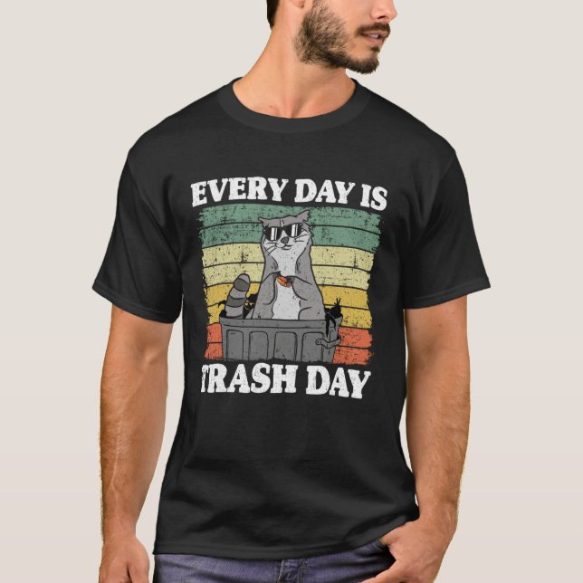 Every Day Is Trash Day Garbage Can Raccoon 5 T Shirt (Framsida)