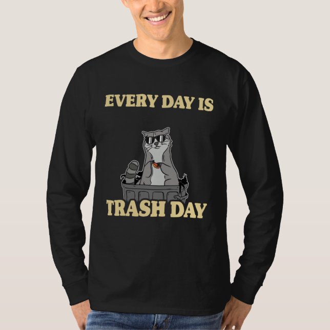 Every Day Is Trash Day Garbage Can Raccoon T Shirt (Framsida)