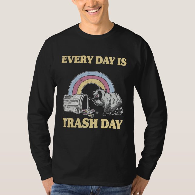 Every Day Is Trash Day Garbage Can Rainbow Raccoon T Shirt (Framsida)