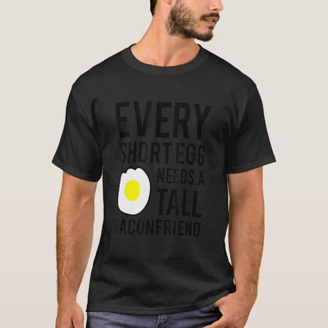 Every Short Egg Needs A Tall Baconfriend T Shirt (Framsida)
