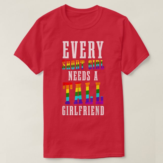 Every Short Girl Needs A Tall Girlfriend LGBTQ Les T Shirt (Design framsida)