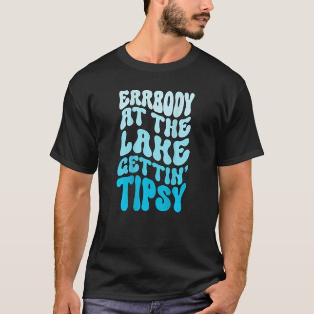 Everybody At The Lake Gettin tipsy Lake life Summe T Shirt (Framsida)