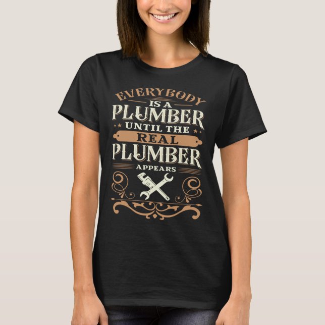 Everybody is a plumber until THE REAL PLUMBER appe T Shirt (Framsida)