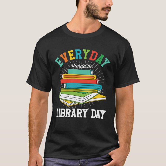 Everyday Should Be Library Day Librarian Books Rea T Shirt (Framsida)