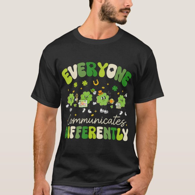 Everyone Communicate Differently Speech Therapy St T Shirt (Framsida)