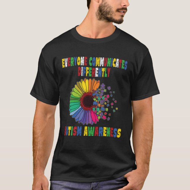 Everyone Communicates Differently Autism Special A T Shirt (Framsida)