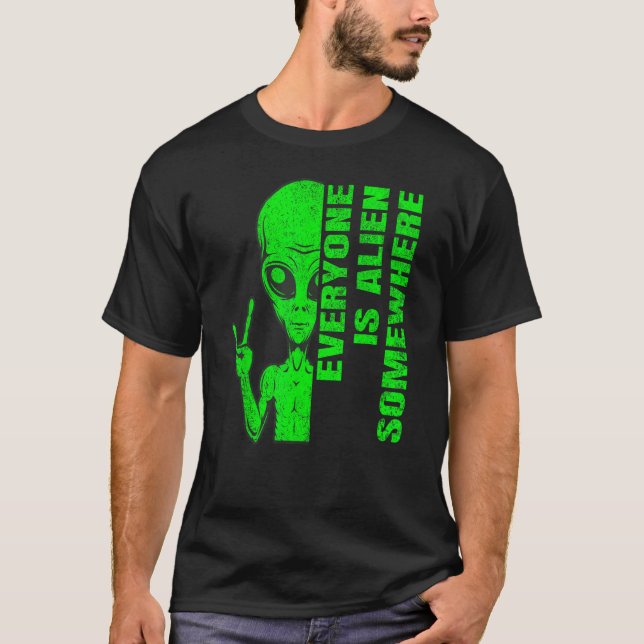 Everyone is alien somewhere  and message t shirt (Framsida)