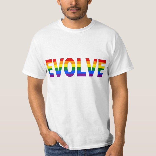 EVOLVE i regnbågefärger för gay rights Tee Shirt (Framsida)