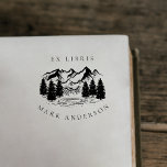 Ex Libris Land Handritat bergsnamn Stämpel<br><div class="desc">Ex Libris Land Hand-draw Mountain Custom Name Wooden Frimärke. Den har serif-typografi med ett handritat bergslandskap i mitten.</div>