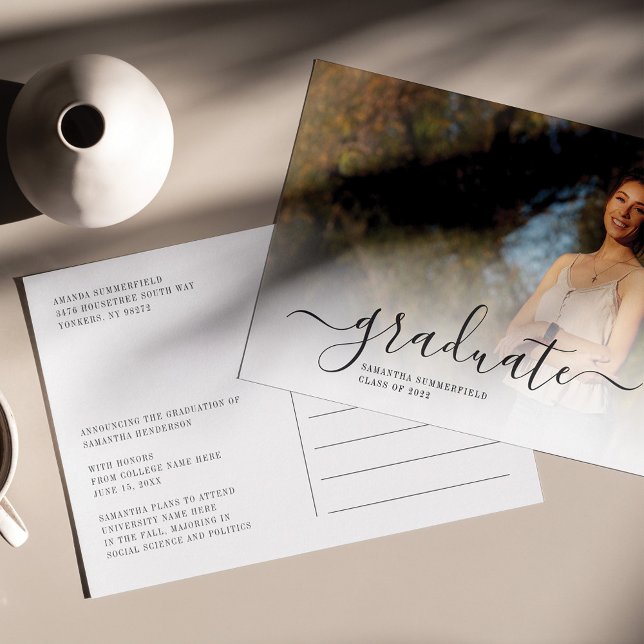 Examen 2025 Moderna foton Grad Meddelande Vykort (Script 2024 Graduation Photo Announcement Postcard)