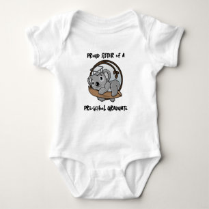Examen Baby Koala syster till förskoleutexaminerad T Shirt