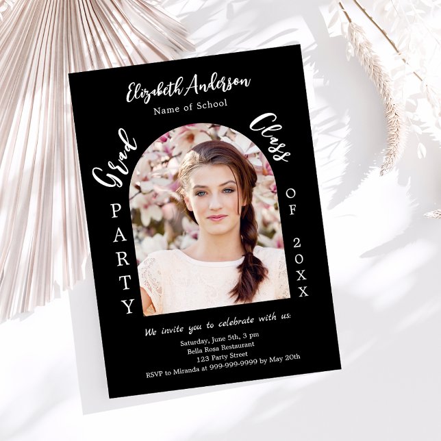 Examenfest black white båge foto klass 2026 inbjudningar (Skapare uppladdad)