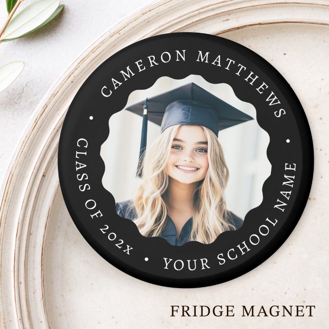 Examensfoto svart vågig kant examen magnet (Graduate photo black wavy border graduation magnet)