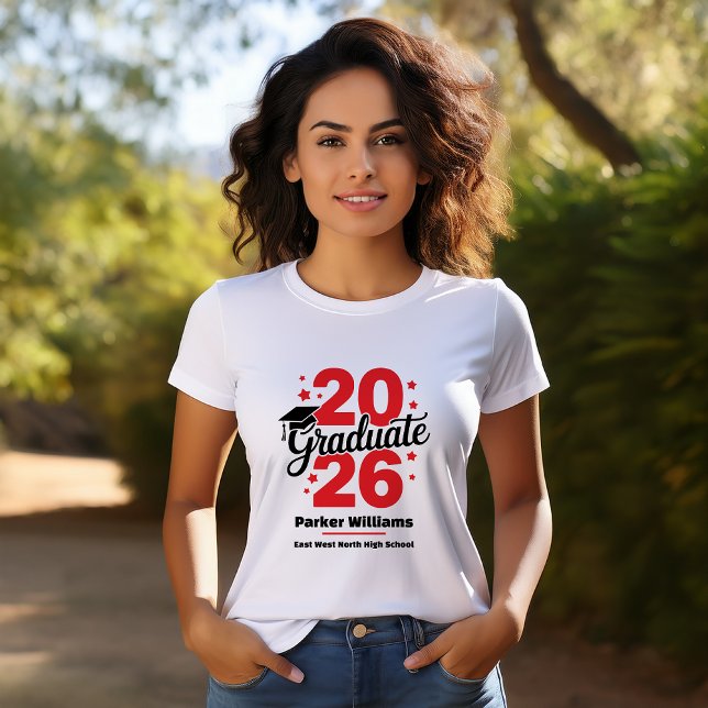 Examenshatt för klass 2026 | Graduerad röd T Shirt (Graduate Grad Cap and Stars Name and School Graduation T-Shirt -- Red)