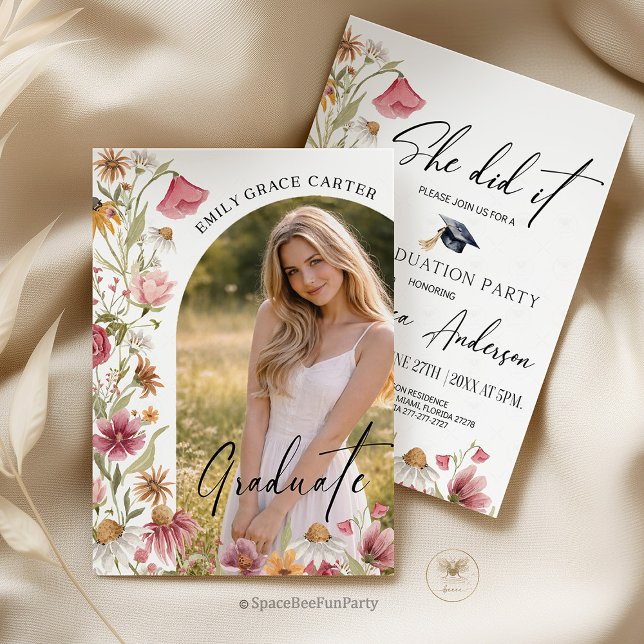 Examinationsfirande  Foto på vildblomma Inbjudningar (Graduation Party Wildflower is a charming collection of boho-inspired invitations featuring delicate)
