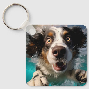 Exceptionell Hund Swimming Underwater Design Nyckelring