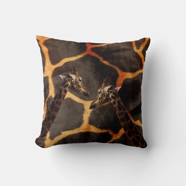 "Exotic Giraffes: on a Giraffe Patterned Canvas" Kudde (Framsida)
