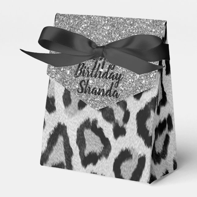 Exotic Glam Silver Leopard Birthday Pesonalized Presentaskar (Framsidan Sidan)