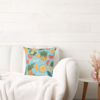 Exotiskt blommönster av frukt. Hej sommar. Kudde