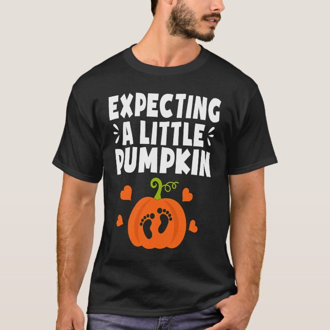 Expecting A Little Pumpkin Halloween Pregnant Mom  T Shirt (Framsida)