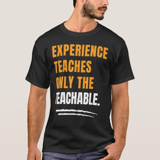 Experience Teaches Only The Teachable Motivational T Shirt (Framsida)