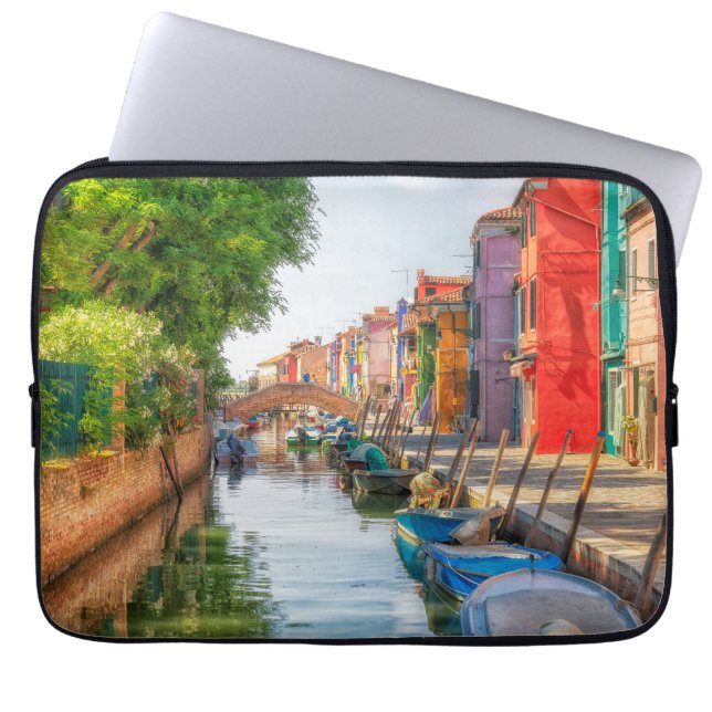 Explore the Vibrant Charm of Burano Laptop Fodral (Framsidan)