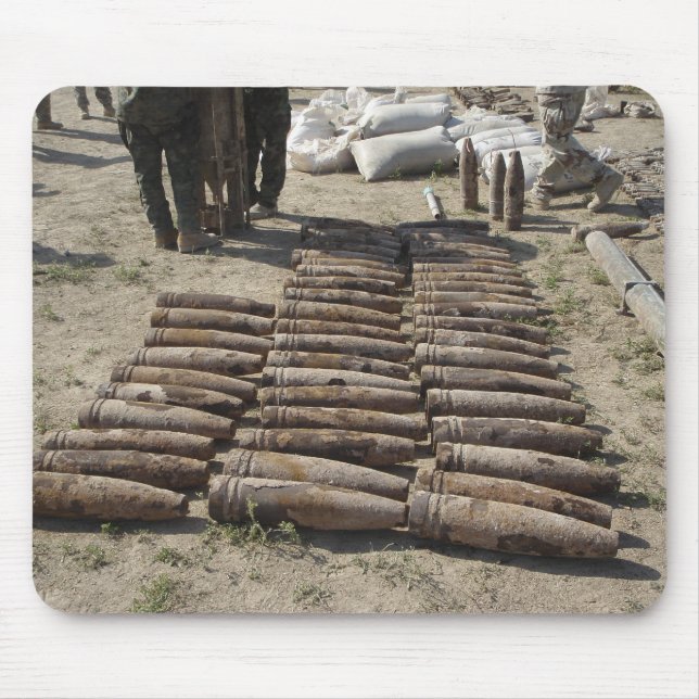 Explosiva enheter identifieras och inventeras musmatta (Framsidan)