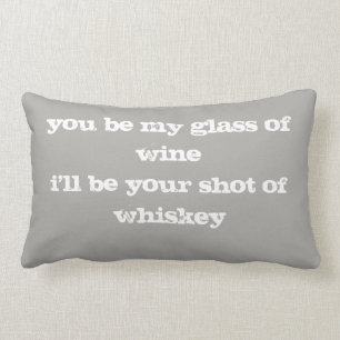EXPONERINGSGLAS AV VIN SOM SKJUTAS AV WHISKEY, LUMBARKUDDE