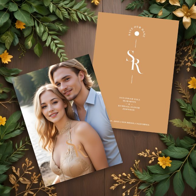 Exquisite Chic Minimalist Golden Wedding Initials Spara Datumet (Exquisite Chic Minimalist Golden Effect Wedding Initials Photo Save the Date Card with Envelope.)