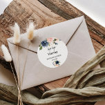 Exquisite Fall Blommigt Sip Hooray Bröllop Runt Klistermärke<br><div class="desc">Denna exquisite fall blommigt sip sip hooray bröllop klassisk round-dekal är perfekt för ett tropiskt bröllop. Utformningen skildrar handritade ,  mörk blått och marina vitmiblommor,  inspirerande elegans,  klass och naturskönhet.</div>