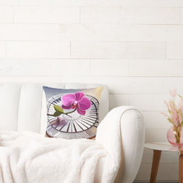 Exquisite Rosa Orchid Rests on Silver Plate Kudde