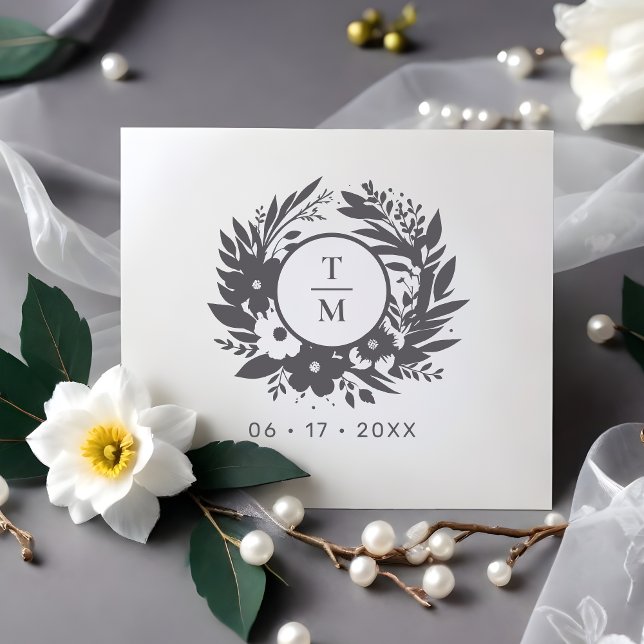Exquisite Wedding Wildflowers Wreath Initials Stämpel (Exquisite Wedding Wildflowers Wreath Initials rubber stamp.)