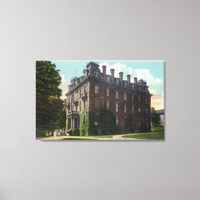 Exterior View of Judd Hall, Wesleyan Universiteten Canvastryck (Framsida)