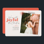 Extra Glatt annonseringsfoto för Gravid av koral  Julkort<br><div class="desc">Ett modernt kort med ett budskap som lyder "Vi är extra glatta denna jul" är perfekt att tillkännage din familjs gravid. Anpassa med namn,  bild och ett kort-meddelande. Färg Coral Image by Jessica Rockowits on Unsplash</div>