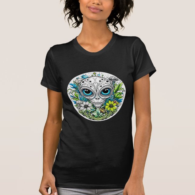 Extraterrestrial Alien in Flowers Starry Night T Shirt (Framsida)