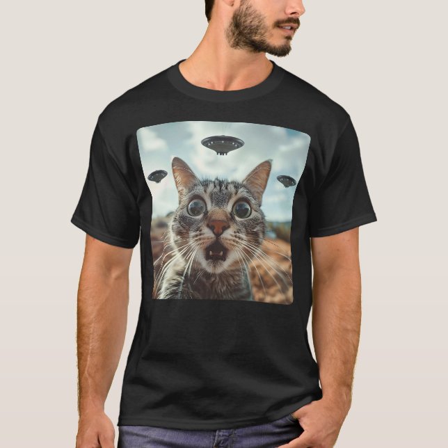 Extraterrestrial Encounter Cat Selfie with Alien U T Shirt (Framsida)