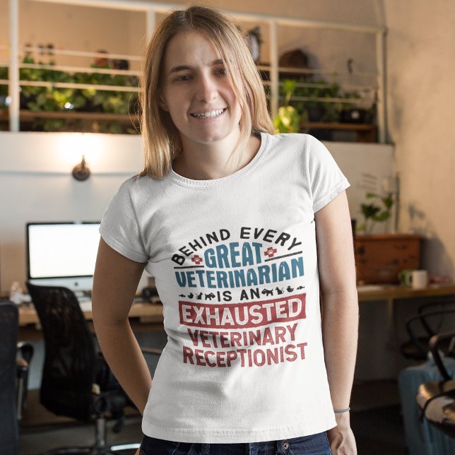 Extruderad veterinärreceptionist t shirt (Skapare uppladdad)