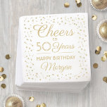 EY Birthday Cheers Elegant White och Guld Glitter Pappersservett<br><div class="desc">Lägg till en personlig för elegant till dekorationer för födelsedagsfest med dessa anpassningsbar vita och pappra blöjor för guld. Design har det moderna anpassadet "Cheers to 50 Years" och guld faux glitter konetti på vit bakgrund. Observera att texten skrivs ut färg, inte metallfolie. Den här mallen har skapats för ett...</div>