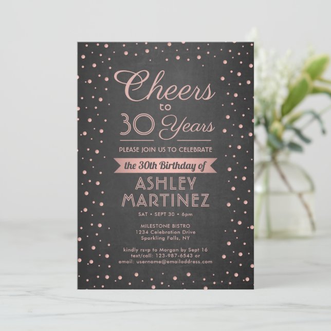 EY Birthday Cheers Rosa Confetti Black Chalkboard Inbjudningar (Stående Fram)