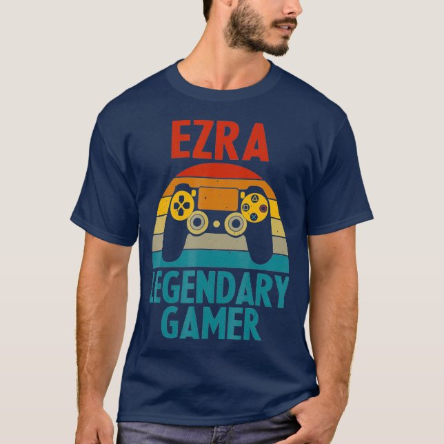 EZRA Gift Namn Personlig  Funny Gaming Geek T Shirt (Framsida)