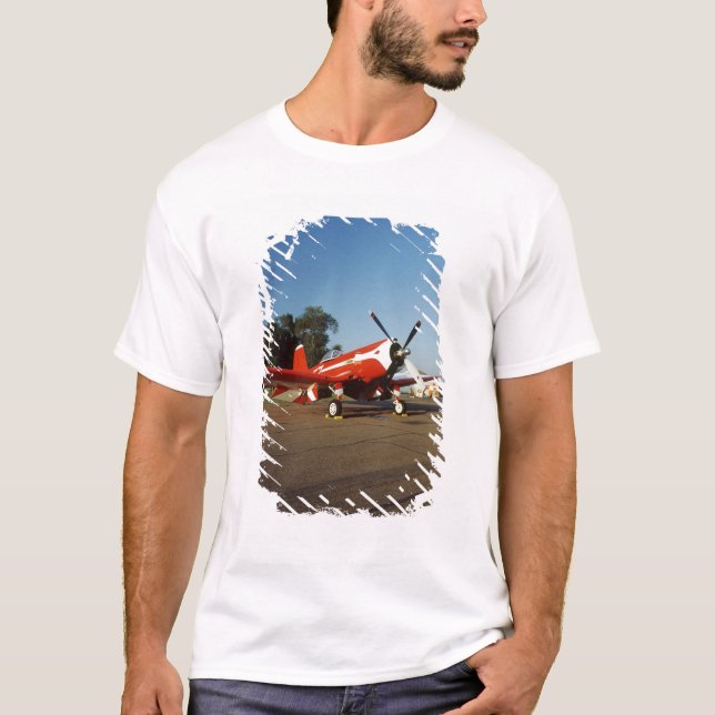 F2G-1D Super Corsair flygplan på en flyguppvisning Tee Shirt (Framsida)